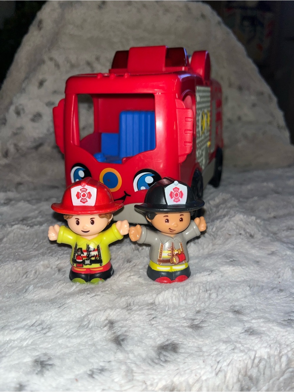 Fisher Price Little People Working Musical Red Fire Truck And Two Firemen